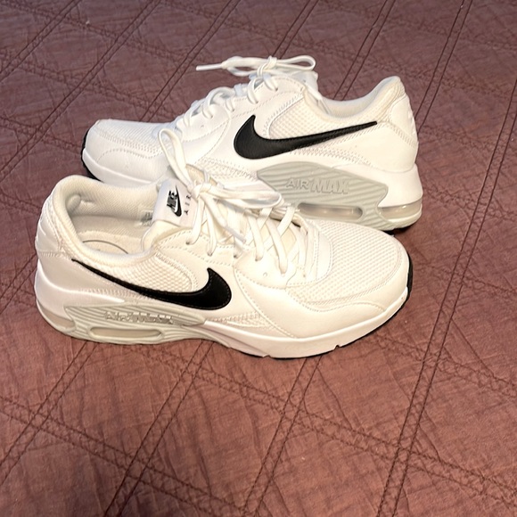 Nike Shoes - Nike AIR MAX